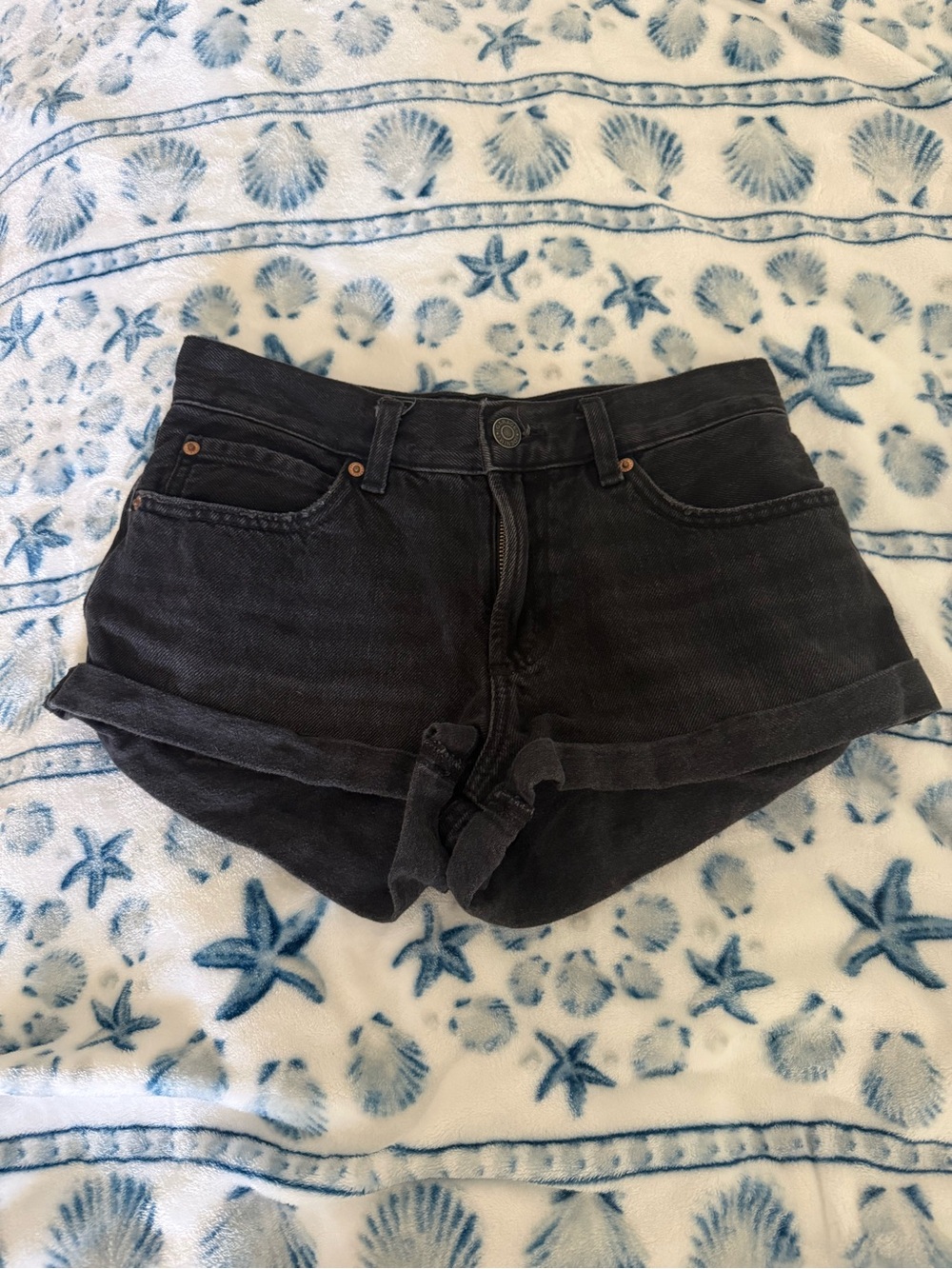 Garage black denim low rise cuffed jean shorts size 00/23
